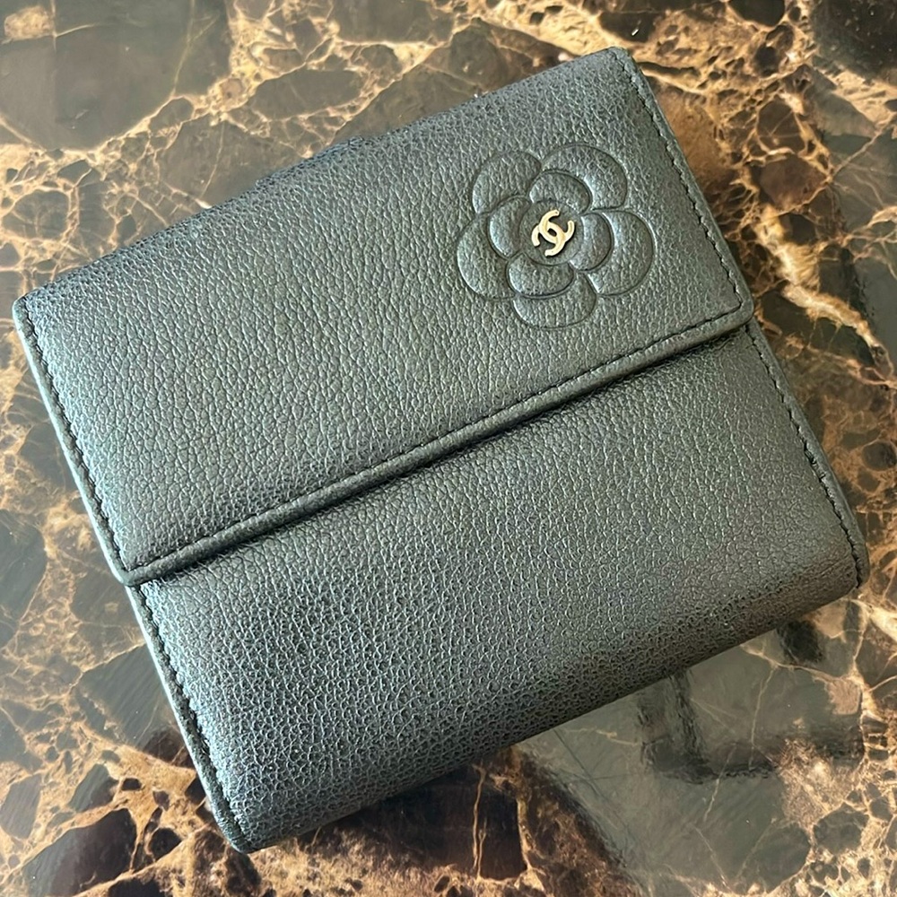 AUTHENTIC chanel compact wallet